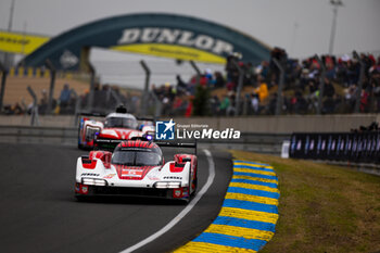 2024-06-15 - 05 CAMPBELL Matt (aus), CHRISTENSEN Michael (dnk), MAKOWIECKI Frédéric (fra), Porsche Penske Motorsport, Porsche 963 #05, Hypercar, FIA WEC, action during the Warm-Up of the 2024 24 Hours of Le Mans, 4th round of the 2024 FIA World Endurance Championship, on the Circuit des 24 Heures du Mans, on June 15, 2024 in Le Mans, France - 24 HEURES DU MANS 2024 - WARM-UP - ENDURANCE - MOTORS