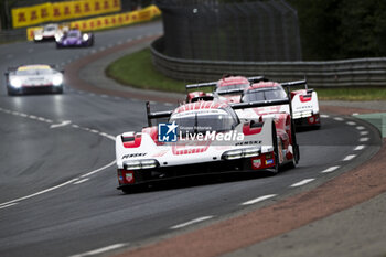 2024-06-15 - 06 ESTRE Kevin (fra), LOTTERER André (ger), VANTHOOR Laurens (bel), Porsche Penske Motorsport, Porsche 963 #06, Hypercar, FIA WEC, 05 CAMPBELL Matt (aus), CHRISTENSEN Michael (dnk), MAKOWIECKI Frédéric (fra), Porsche Penske Motorsport, Porsche 963 #05, Hypercar, FIA WEC, 04 JAMINET Mathieu (fra), NASR Felipe (bra), TANDY Nick (gbr), Porsche Penske Motorsport, Porsche 963 #04, Hypercar, action during the Warm-Up of the 2024 24 Hours of Le Mans, 4th round of the 2024 FIA World Endurance Championship, on the Circuit des 24 Heures du Mans, on June 15, 2024 in Le Mans, France - 24 HEURES DU MANS 2024 - WARM-UP - ENDURANCE - MOTORS