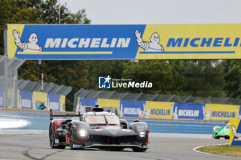 2024-06-15 - 08 BUEMI Sébastien (swi), HARTLEY Brendon (nzl), HIRAKAWA Ryo (jpn), Toyota Gazoo Racing, Toyota GR010 - Hybrid #08, Hypercar, FIA WEC, action, during the Warm-Up of the 2024 24 Hours of Le Mans, 4th round of the 2024 FIA World Endurance Championship, on the Circuit des 24 Heures du Mans, on June 15, 2024 in Le Mans, France - 24 HEURES DU MANS 2024 - WARM-UP - ENDURANCE - MOTORS