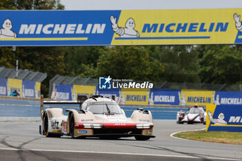 2024-06-15 - 12 STEVENS Will (gbr), ILOTT Callum (gbr), NATO Norman (fra), Hertz Team Jota, Porsche 963 #12, Hypercar, FIA WEC, action, during the Warm-Up of the 2024 24 Hours of Le Mans, 4th round of the 2024 FIA World Endurance Championship, on the Circuit des 24 Heures du Mans, on June 15, 2024 in Le Mans, France - 24 HEURES DU MANS 2024 - WARM-UP - ENDURANCE - MOTORS