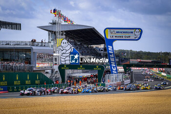 2024-06-15 - start of the race, depart, during the Road to Le Mans 2024, 3rd round of the 2024 Michelin Le Mans Cup, on the Circuit des 24 Heures du Mans, from June 12 to 15, 2024 in Le Mans, France - AUTO - ROAD TO LE MANS 2024 - ENDURANCE - MOTORS