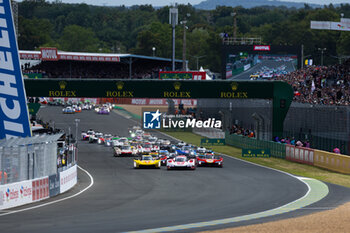 2024-06-15 - Race start of the race, depart, during the 2024 24 Hours of Le Mans, 4th round of the 2024 FIA World Endurance Championship, on the Circuit des 24 Heures du Mans, from June 15 to 16, 2024 in Le Mans, France - 24 HEURES DU MANS 2024 - RACE - ENDURANCE - MOTORS