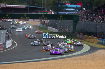 2024-06-15 - Race start of the race, depart, during the 2024 24 Hours of Le Mans, 4th round of the 2024 FIA World Endurance Championship, on the Circuit des 24 Heures du Mans, from June 15 to 16, 2024 in Le Mans, France - 24 HEURES DU MANS 2024 - RACE - ENDURANCE - MOTORS