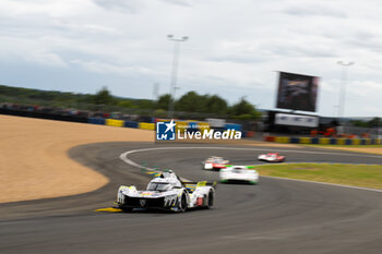 2024-06-15 - 93 VERGNE Jean-Eric (fra), JENSEN Mikkel (dnk), MULLER Nico (swi), Peugeot TotalEnergies, Peugeot 9x8 #93, Hypercar, FIA WEC, action during the 2024 24 Hours of Le Mans, 4th round of the 2024 FIA World Endurance Championship, on the Circuit des 24 Heures du Mans, from June 15 to 16, 2024 in Le Mans, France - 24 HEURES DU MANS 2024 - RACE - ENDURANCE - MOTORS