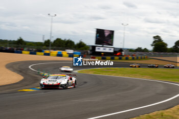 2024-06-15 - 54 FLOHR Thomas (swi), CASTELLACCI Francesco (ita), RIGON Davide (ita), Vista AF Corse, Ferrari 296 GT3 #54, LM GT3, FIA WEC, actionduring the 2024 24 Hours of Le Mans, 4th round of the 2024 FIA World Endurance Championship, on the Circuit des 24 Heures du Mans, from June 15 to 16, 2024 in Le Mans, France - 24 HEURES DU MANS 2024 - RACE - ENDURANCE - MOTORS