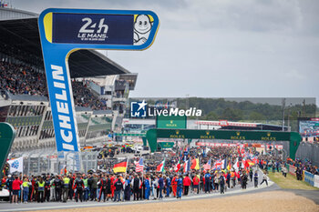 2024-06-15 - grille de depart, starting grid, during the 2024 24 Hours of Le Mans, 4th round of the 2024 FIA World Endurance Championship, on the Circuit des 24 Heures du Mans, from June 15 to 16, 2024 in Le Mans, France - 24 HEURES DU MANS 2024 - RACE - ENDURANCE - MOTORS