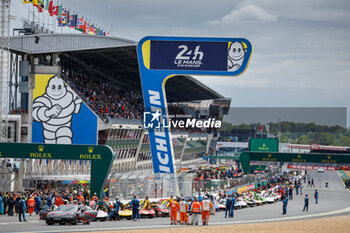 2024-06-15 - grille de depart, starting grid, during the 2024 24 Hours of Le Mans, 4th round of the 2024 FIA World Endurance Championship, on the Circuit des 24 Heures du Mans, from June 15 to 16, 2024 in Le Mans, France - 24 HEURES DU MANS 2024 - RACE - ENDURANCE - MOTORS