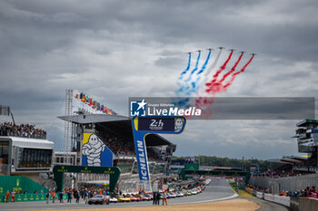 2024-06-15 - Patrouille de France, grille de depart, starting grid, during the 2024 24 Hours of Le Mans, 4th round of the 2024 FIA World Endurance Championship, on the Circuit des 24 Heures du Mans, from June 15 to 16, 2024 in Le Mans, France - 24 HEURES DU MANS 2024 - RACE - ENDURANCE - MOTORS