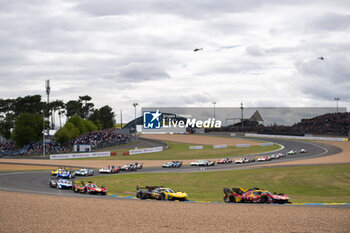 2024-06-15 - 50 FUOCO Antonio (ita), MOLINA Miguel (spa), NIELSEN Nicklas (dnk), Ferrari AF Corse, Ferrari 499P #50, Hypercar, FIA WEC, 03 BOURDAIS Sébastien (fra), VAN DER ZANDE Renger (ned), DIXON Scott (nzl), Cadillac Racing, Cadillac V-Series.R #03, Hypercar, 51 PIER GUIDI Alessandro (ita), CALADO James (gbr), GIOVINAZZI Antonio (ita), Ferrari AF Corse, Ferrari 499P #51, Hypercar, FIA WEC, START during the 2024 24 Hours of Le Mans, 4th round of the 2024 FIA World Endurance Championship, on the Circuit des 24 Heures du Mans, from June 15 to 16, 2024 in Le Mans, France - 24 HEURES DU MANS 2024 - RACE - ENDURANCE - MOTORS