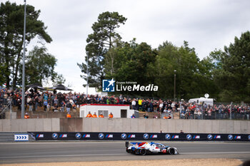 2024-06-15 - 15 VANTHOOR Dries (bel), MARCIELLO Raffaele (swi), WITTMANN Marco (ger), BMW M Team WRT, BMW Hybrid V8 #15, Hypercar, FIA WEC, crash, accident, during the 2024 24 Hours of Le Mans, 4th round of the 2024 FIA World Endurance Championship, on the Circuit des 24 Heures du Mans, from June 15 to 16, 2024 in Le Mans, France - 24 HEURES DU MANS 2024 - RACE - ENDURANCE - MOTORS