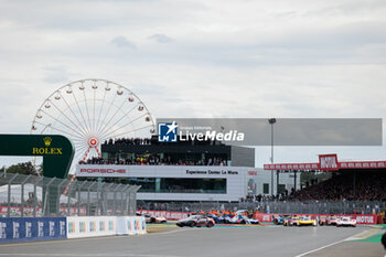 2024-06-15 - Start of the race 06 ESTRE Kevin (fra), LOTTERER André (ger), VANTHOOR Laurens (bel), Porsche Penske Motorsport, Porsche 963 #06, Hypercar, FIA WEC, action 03 BOURDAIS Sébastien (fra), VAN DER ZANDE Renger (ned), DIXON Scott (nzl), Cadillac Racing, Cadillac V-Series.R #03, Hypercar, action during the 2024 24 Hours of Le Mans, 4th round of the 2024 FIA World Endurance Championship, on the Circuit des 24 Heures du Mans, from June 15 to 16, 2024 in Le Mans, France - 24 HEURES DU MANS 2024 - RACE - ENDURANCE - MOTORS