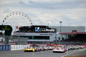 2024-06-15 - Start of the race 06 ESTRE Kevin (fra), LOTTERER André (ger), VANTHOOR Laurens (bel), Porsche Penske Motorsport, Porsche 963 #06, Hypercar, FIA WEC, action 03 BOURDAIS Sébastien (fra), VAN DER ZANDE Renger (ned), DIXON Scott (nzl), Cadillac Racing, Cadillac V-Series.R #03, Hypercar, action during the 2024 24 Hours of Le Mans, 4th round of the 2024 FIA World Endurance Championship, on the Circuit des 24 Heures du Mans, from June 15 to 16, 2024 in Le Mans, France - 24 HEURES DU MANS 2024 - RACE - ENDURANCE - MOTORS