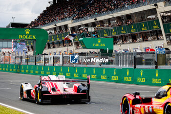 2024-06-15 - ZIDANE Zinedine (fra), Starter of the 24 Hours of Le Mans 2024, portrait 06 ESTRE Kevin (fra), LOTTERER André (ger), VANTHOOR Laurens (bel), Porsche Penske Motorsport, Porsche 963 #06, Hypercar, FIA WEC, action during the 2024 24 Hours of Le Mans, 4th round of the 2024 FIA World Endurance Championship, on the Circuit des 24 Heures du Mans, from June 15 to 16, 2024 in Le Mans, France - 24 HEURES DU MANS 2024 - RACE - ENDURANCE - MOTORS