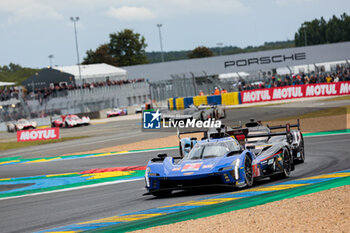 2024-06-15 - 02 BAMBER Earl (nzl), LYNN Alex (gbr), PALOU Alex (spa), Cadillac Racing, Cadillac V-Series.R #02, Hypercar, FIA WEC, action during the 2024 24 Hours of Le Mans, 4th round of the 2024 FIA World Endurance Championship, on the Circuit des 24 Heures du Mans, from June 15 to 16, 2024 in Le Mans, France - 24 HEURES DU MANS 2024 - RACE - ENDURANCE - MOTORS