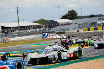 2024-06-15 - 94 VANDOORNE Stoffel (bel), DUVAL Loïc (fra), DI RESTA Paul (gbr), Peugeot TotalEnergies, Peugeot 9x8 #94, Hypercar, FIA WEC, action during the 2024 24 Hours of Le Mans, 4th round of the 2024 FIA World Endurance Championship, on the Circuit des 24 Heures du Mans, from June 15 to 16, 2024 in Le Mans, France - 24 HEURES DU MANS 2024 - RACE - ENDURANCE - MOTORS