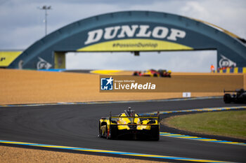 2024-06-15 - 83 KUBICA Robert (pol), SHWARTZMAN Robert (isr), YE Yifei (chn), AF Corse, Ferrari 499P #83, Hypercar, FIA WEC, action during the 2024 24 Hours of Le Mans, 4th round of the 2024 FIA World Endurance Championship, on the Circuit des 24 Heures du Mans, from June 15 to 16, 2024 in Le Mans, France - 24 HEURES DU MANS 2024 - RACE - ENDURANCE - MOTORS