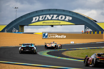 2024-06-15 - 77 BARKER Ben (gbr), HARDWICK Ryan (usa), ROBICHON Zacharie (can), Proton Competition, Ford Mustang GT3 #77, LM GT3, FIA WEC, action during the 2024 24 Hours of Le Mans, 4th round of the 2024 FIA World Endurance Championship, on the Circuit des 24 Heures du Mans, from June 15 to 16, 2024 in Le Mans, France - 24 HEURES DU MANS 2024 - RACE - ENDURANCE - MOTORS