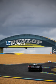 2024-06-15 - 08 BUEMI Sébastien (swi), HARTLEY Brendon (nzl), HIRAKAWA Ryo (jpn), Toyota Gazoo Racing, Toyota GR010 - Hybrid #08, Hypercar, FIA WEC, action during the 2024 24 Hours of Le Mans, 4th round of the 2024 FIA World Endurance Championship, on the Circuit des 24 Heures du Mans, from June 15 to 16, 2024 in Le Mans, France - 24 HEURES DU MANS 2024 - RACE - ENDURANCE - MOTORS