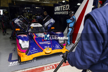 2024-06-15 - 23 KEATING Ben (usa), ALBUQUERQUE Filipe (prt), HANLEY Ben (gbr), United Autosports USA, Oreca 07 - Gibson #23 PRO/AM, LMP2, stop during the 2024 24 Hours of Le Mans, 4th round of the 2024 FIA World Endurance Championship, on the Circuit des 24 Heures du Mans, from June 15 to 16, 2024 in Le Mans, France - 24 HEURES DU MANS 2024 - RACE - ENDURANCE - MOTORS