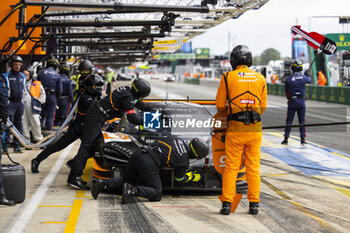 2024-06-15 - 95 SATO Marino (jpn), PINO Nico (chl), HAMAGHUCHI Hiroshi (jpn), United Autosports, McLaren 720S GT3 Evo #95, LM GT3, FIA WEC, pit stop during the 2024 24 Hours of Le Mans, 4th round of the 2024 FIA World Endurance Championship, on the Circuit des 24 Heures du Mans, from June 15 to 16, 2024 in Le Mans, France - 24 HEURES DU MANS 2024 - RACE - ENDURANCE - MOTORS