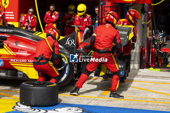 2024-06-15 - Pit stop, 50 FUOCO Antonio (ita), MOLINA Miguel (spa), NIELSEN Nicklas (dnk), Ferrari AF Corse, Ferrari 499P #50, Hypercar, FIA WEC, action during the 2024 24 Hours of Le Mans, 4th round of the 2024 FIA World Endurance Championship, on the Circuit des 24 Heures du Mans, from June 15 to 16, 2024 in Le Mans, France - 24 HEURES DU MANS 2024 - RACE - ENDURANCE - MOTORS