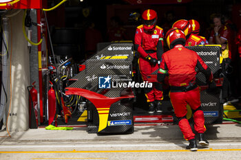 2024-06-15 - Pit stop, 50 FUOCO Antonio (ita), MOLINA Miguel (spa), NIELSEN Nicklas (dnk), Ferrari AF Corse, Ferrari 499P #50, Hypercar, FIA WEC, action during the 2024 24 Hours of Le Mans, 4th round of the 2024 FIA World Endurance Championship, on the Circuit des 24 Heures du Mans, from June 15 to 16, 2024 in Le Mans, France - 24 HEURES DU MANS 2024 - RACE - ENDURANCE - MOTORS