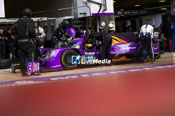 2024-06-15 - 14 HYETT PJ (usa), DELETRAZ Louis (swi), QUINN Alex (gbr), AO by TF, Oreca 07 - Gibson #14, LMP2 PRO/AM, pit stop during the 2024 24 Hours of Le Mans, 4th round of the 2024 FIA World Endurance Championship, on the Circuit des 24 Heures du Mans, from June 15 to 16, 2024 in Le Mans, France - 24 HEURES DU MANS 2024 - RACE - ENDURANCE - MOTORS