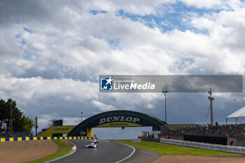 2024-06-15 - 02 BAMBER Earl (nzl), LYNN Alex (gbr), PALOU Alex (spa), Cadillac Racing, Cadillac V-Series.R #02, Hypercar, FIA WEC, action during the 2024 24 Hours of Le Mans, 4th round of the 2024 FIA World Endurance Championship, on the Circuit des 24 Heures du Mans, from June 15 to 16, 2024 in Le Mans, France - 24 HEURES DU MANS 2024 - RACE - ENDURANCE - MOTORS