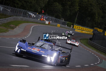 2024-06-15 - 02 BAMBER Earl (nzl), LYNN Alex (gbr), PALOU Alex (spa), Cadillac Racing, Cadillac V-Series.R #02, Hypercar, FIA WEC, action during the 2024 24 Hours of Le Mans, 4th round of the 2024 FIA World Endurance Championship, on the Circuit des 24 Heures du Mans, from June 15 to 16, 2024 in Le Mans, France - 24 HEURES DU MANS 2024 - RACE - ENDURANCE - MOTORS