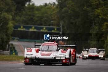 2024-06-15 - 04 JAMINET Mathieu (fra), NASR Felipe (bra), TANDY Nick (gbr), Porsche Penske Motorsport, Porsche 963 #04, Hypercar, actionX during the 2024 24 Hours of Le Mans, 4th round of the 2024 FIA World Endurance Championship, on the Circuit des 24 Heures du Mans, from June 15 to 16, 2024 in Le Mans, France - 24 HEURES DU MANS 2024 - RACE - ENDURANCE - MOTORS