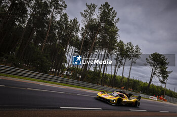 2024-06-15 - 83 KUBICA Robert (pol), SHWARTZMAN Robert (isr), YE Yifei (chn), AF Corse, Ferrari 499P #83, Hypercar, FIA WEC, action during the 2024 24 Hours of Le Mans, 4th round of the 2024 FIA World Endurance Championship, on the Circuit des 24 Heures du Mans, from June 15 to 16, 2024 in Le Mans, France - 24 HEURES DU MANS 2024 - RACE - ENDURANCE - MOTORS