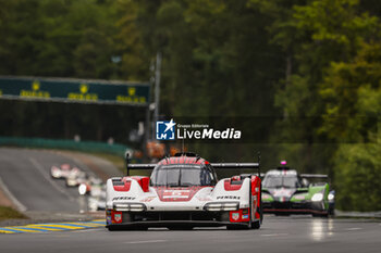 2024-06-15 - 05 CAMPBELL Matt (aus), CHRISTENSEN Michael (dnk), MAKOWIECKI Frédéric (fra), Porsche Penske Motorsport, Porsche 963 #05, Hypercar, FIA WEC, action during the 2024 24 Hours of Le Mans, 4th round of the 2024 FIA World Endurance Championship, on the Circuit des 24 Heures du Mans, from June 15 to 16, 2024 in Le Mans, France - 24 HEURES DU MANS 2024 - RACE - ENDURANCE - MOTORS