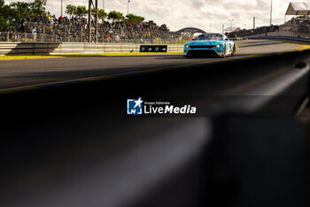 2024-06-15 - 77 BARKER Ben (gbr), HARDWICK Ryan (usa), ROBICHON Zacharie (can), Proton Competition, Ford Mustang GT3 #77, LM GT3, FIA WEC, action during the 2024 24 Hours of Le Mans, 4th round of the 2024 FIA World Endurance Championship, on the Circuit des 24 Heures du Mans, from June 15 to 16, 2024 in Le Mans, France - 24 HEURES DU MANS 2024 - RACE - ENDURANCE - MOTORS