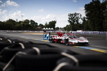 2024-06-15 - 04 JAMINET Mathieu (fra), NASR Felipe (bra), TANDY Nick (gbr), Porsche Penske Motorsport, Porsche 963 #04, Hypercar, action during the 2024 24 Hours of Le Mans, 4th round of the 2024 FIA World Endurance Championship, on the Circuit des 24 Heures du Mans, from June 15 to 16, 2024 in Le Mans, France - 24 HEURES DU MANS 2024 - RACE - ENDURANCE - MOTORS