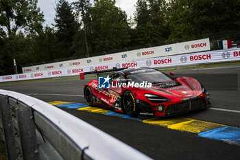 2024-06-15 - 70 IRIBE Brendan (usa), MILLROY Ollie (gar), SCHANDORFF Frederik (dnk), Inception Racing, McLaren 720S LMGT3 Evo, LM GT3, action during the 2024 24 Hours of Le Mans, 4th round of the 2024 FIA World Endurance Championship, on the Circuit des 24 Heures du Mans, from June 15 to 16, 2024 in Le Mans, France - 24 HEURES DU MANS 2024 - RACE - ENDURANCE - MOTORS