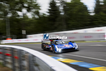 2024-06-15 - 02 BAMBER Earl (nzl), LYNN Alex (gbr), PALOU Alex (spa), Cadillac Racing, Cadillac V-Series.R #02, Hypercar, FIA WEC, action during the 2024 24 Hours of Le Mans, 4th round of the 2024 FIA World Endurance Championship, on the Circuit des 24 Heures du Mans, from June 15 to 16, 2024 in Le Mans, France - 24 HEURES DU MANS 2024 - RACE - ENDURANCE - MOTORS