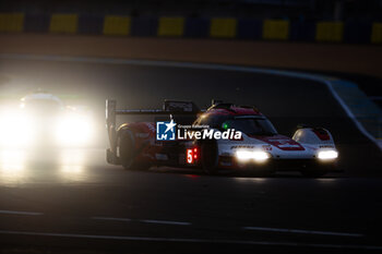 2024-06-15 - 05 CAMPBELL Matt (aus), CHRISTENSEN Michael (dnk), MAKOWIECKI Frédéric (fra), Porsche Penske Motorsport, Porsche 963 #05, Hypercar, FIA WEC, action during the 2024 24 Hours of Le Mans, 4th round of the 2024 FIA World Endurance Championship, on the Circuit des 24 Heures du Mans, from June 15 to 16, 2024 in Le Mans, France - 24 HEURES DU MANS 2024 - RACE - ENDURANCE - MOTORS