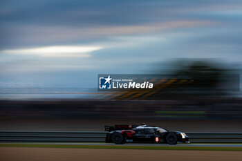 2024-06-15 - 08 BUEMI Sébastien (swi), HARTLEY Brendon (nzl), HIRAKAWA Ryo (jpn), Toyota Gazoo Racing, Toyota GR010 - Hybrid #08, Hypercar, FIA WEC, action during the 2024 24 Hours of Le Mans, 4th round of the 2024 FIA World Endurance Championship, on the Circuit des 24 Heures du Mans, from June 15 to 16, 2024 in Le Mans, France - 24 HEURES DU MANS 2024 - RACE - ENDURANCE - MOTORS