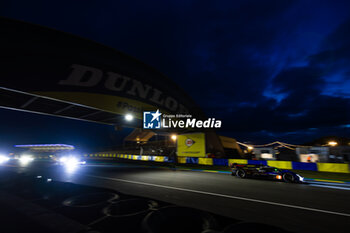 2024-06-15 - 02 BAMBER Earl (nzl), LYNN Alex (gbr), PALOU Alex (spa), Cadillac Racing, Cadillac V-Series.R #02, Hypercar, FIA WEC, action during the 2024 24 Hours of Le Mans, 4th round of the 2024 FIA World Endurance Championship, on the Circuit des 24 Heures du Mans, from June 15 to 16, 2024 in Le Mans, France - 24 HEURES DU MANS 2024 - RACE - ENDURANCE - MOTORS