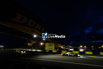 2024-06-15 - 94 VANDOORNE Stoffel (bel), DUVAL Loïc (fra), DI RESTA Paul (gbr), Peugeot TotalEnergies, Peugeot 9x8 #94, Hypercar, FIA WEC, action during the 2024 24 Hours of Le Mans, 4th round of the 2024 FIA World Endurance Championship, on the Circuit des 24 Heures du Mans, from June 15 to 16, 2024 in Le Mans, France - 24 HEURES DU MANS 2024 - RACE - ENDURANCE - MOTORS