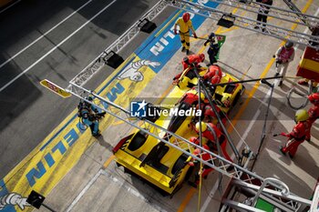 2024-06-15 - 83 KUBICA Robert (pol), SHWARTZMAN Robert (isr), YE Yifei (chn), AF Corse, Ferrari 499P #83, Hypercar, FIA WEC, pitstop, arrêt aux stands, during the 2024 24 Hours of Le Mans, 4th round of the 2024 FIA World Endurance Championship, on the Circuit des 24 Heures du Mans, from June 15 to 16, 2024 in Le Mans, France - 24 HEURES DU MANS 2024 - RACE - ENDURANCE - MOTORS