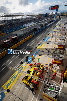 2024-06-15 - 83 KUBICA Robert (pol), SHWARTZMAN Robert (isr), YE Yifei (chn), AF Corse, Ferrari 499P #83, Hypercar, FIA WEC, pitstop, arrêt aux stands, during the 2024 24 Hours of Le Mans, 4th round of the 2024 FIA World Endurance Championship, on the Circuit des 24 Heures du Mans, from June 15 to 16, 2024 in Le Mans, France - 24 HEURES DU MANS 2024 - RACE - ENDURANCE - MOTORS