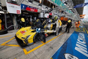 2024-06-15 - 03 BOURDAIS Sébastien (fra), VAN DER ZANDE Renger (ned), DIXON Scott (nzl), Cadillac Racing, Cadillac V-Series.R #03, Hypercar, pitstop, arrêt aux stands, during the 2024 24 Hours of Le Mans, 4th round of the 2024 FIA World Endurance Championship, on the Circuit des 24 Heures du Mans, from June 15 to 16, 2024 in Le Mans, France - 24 HEURES DU MANS 2024 - RACE - ENDURANCE - MOTORS