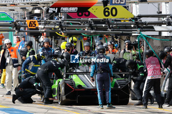 2024-06-15 - 63 BORTOLOTTI Mirko (ita), MORTARA Edoardo (ita), KVYAT Daniil, Lamborghini Iron Lynx, Lamborghini SC63 #63, Hypercar, FIA WEC, pitstop, arrêt aux stands, during the 2024 24 Hours of Le Mans, 4th round of the 2024 FIA World Endurance Championship, on the Circuit des 24 Heures du Mans, from June 15 to 16, 2024 in Le Mans, France - 24 HEURES DU MANS 2024 - RACE - ENDURANCE - MOTORS