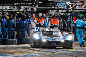 2024-06-15 - 36 VAXIVIERE Matthieu (fra), SCHUMACHER Mick (ger), LAPIERRE Nicolas (fra), Alpine Endurance Team, Alpine A424 #36, Hypercar, FIA WEC, pitstop, arrêt aux stands during the 2024 24 Hours of Le Mans, 4th round of the 2024 FIA World Endurance Championship, on the Circuit des 24 Heures du Mans, from June 15 to 16, 2024 in Le Mans, France - 24 HEURES DU MANS 2024 - RACE - ENDURANCE - MOTORS