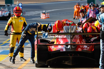 2024-06-15 - 50 FUOCO Antonio (ita), MOLINA Miguel (spa), NIELSEN Nicklas (dnk), Ferrari AF Corse, Ferrari 499P #50, Hypercar, FIA WEC, pitstop, arrêt aux stands, during the 2024 24 Hours of Le Mans, 4th round of the 2024 FIA World Endurance Championship, on the Circuit des 24 Heures du Mans, from June 15 to 16, 2024 in Le Mans, France - 24 HEURES DU MANS 2024 - RACE - ENDURANCE - MOTORS