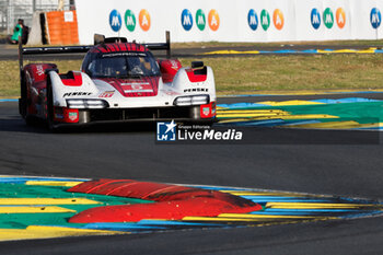 2024-06-15 - 05 CAMPBELL Matt (aus), CHRISTENSEN Michael (dnk), MAKOWIECKI Frédéric (fra), Porsche Penske Motorsport, Porsche 963 #05, Hypercar, FIA WEC, action during the 2024 24 Hours of Le Mans, 4th round of the 2024 FIA World Endurance Championship, on the Circuit des 24 Heures du Mans, from June 15 to 16, 2024 in Le Mans, France - 24 HEURES DU MANS 2024 - RACE - ENDURANCE - MOTORS