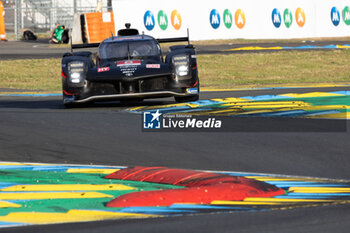 2024-06-15 - 08 BUEMI Sébastien (swi), HARTLEY Brendon (nzl), HIRAKAWA Ryo (jpn), Toyota Gazoo Racing, Toyota GR010 - Hybrid #08, Hypercar, FIA WEC, action during the 2024 24 Hours of Le Mans, 4th round of the 2024 FIA World Endurance Championship, on the Circuit des 24 Heures du Mans, from June 15 to 16, 2024 in Le Mans, France - 24 HEURES DU MANS 2024 - RACE - ENDURANCE - MOTORS