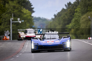 2024-06-15 - 02 BAMBER Earl (nzl), LYNN Alex (gbr), PALOU Alex (spa), Cadillac Racing, Cadillac V-Series.R #02, Hypercar, FIA WEC, action during the 2024 24 Hours of Le Mans, 4th round of the 2024 FIA World Endurance Championship, on the Circuit des 24 Heures du Mans, from June 15 to 16, 2024 in Le Mans, France - 24 HEURES DU MANS 2024 - RACE - ENDURANCE - MOTORS