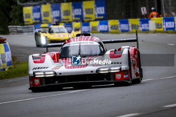 2024-06-15 - 06 ESTRE Kevin (fra), LOTTERER André (ger), VANTHOOR Laurens (bel), Porsche Penske Motorsport, Porsche 963 #06, Hypercar, FIA WEC, action during the 2024 24 Hours of Le Mans, 4th round of the 2024 FIA World Endurance Championship, on the Circuit des 24 Heures du Mans, from June 15 to 16, 2024 in Le Mans, France - 24 HEURES DU MANS 2024 - RACE - ENDURANCE - MOTORS